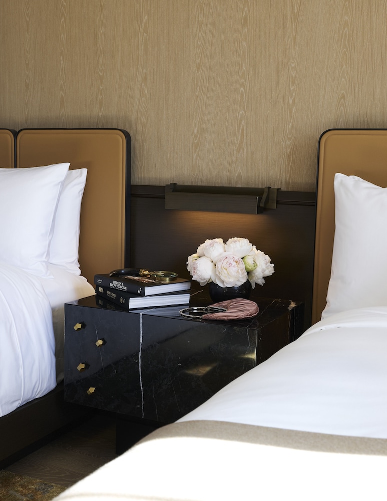 Superior Double Room, 2 Double Beds thumbnail 5