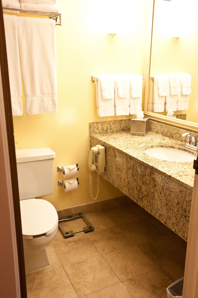 Suite, Multiple Beds, Tower (2 Full Bed & Sofa Bed) - Photo 2