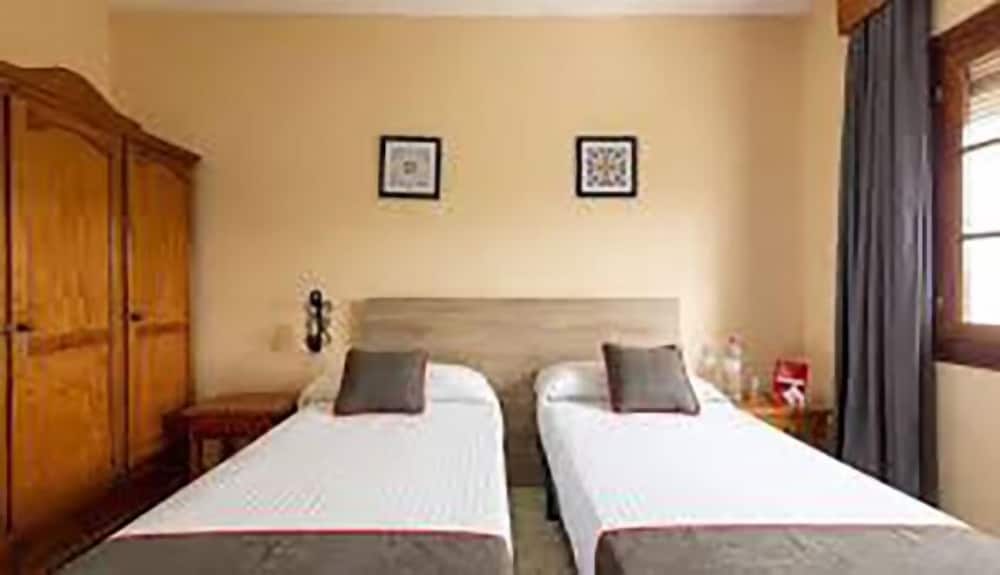 Basic Double Room photo 2