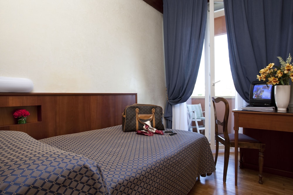 Single Room - Photo 1