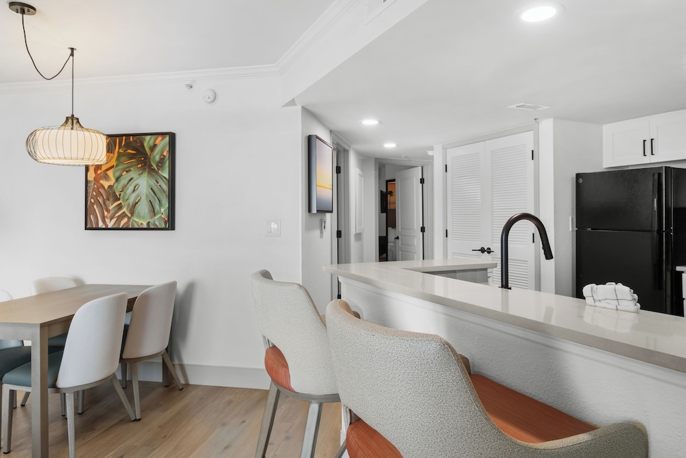 South Tower Angle Ocean View Deluxe Two Bedroom Condo - Photo 10