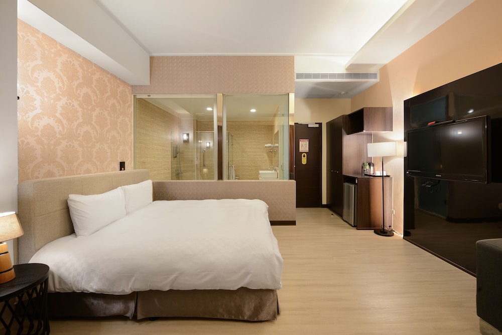 Classic Double Room, City View photo 3