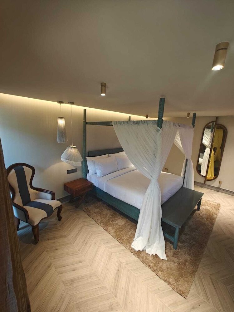 Cozy Costa Room