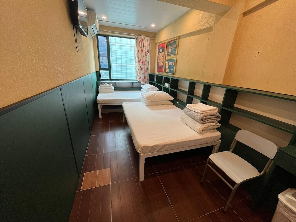 Family Quadruple Room (With Window) photo 2
