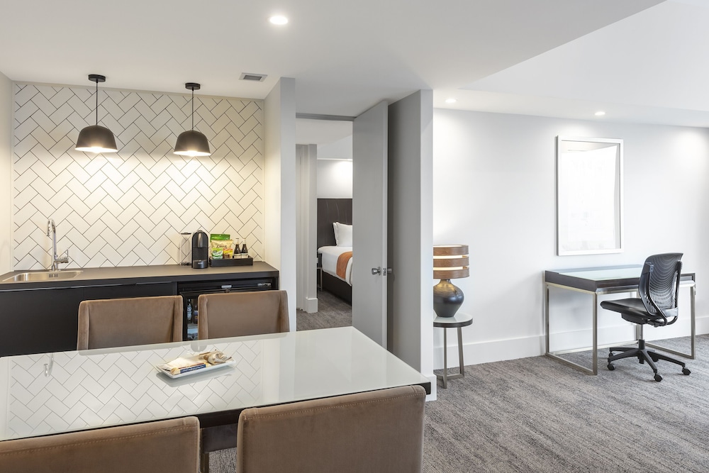 King Suite with Harbour View - Photo 4