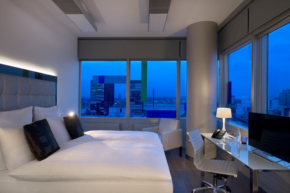 Innside Premium Harbour View