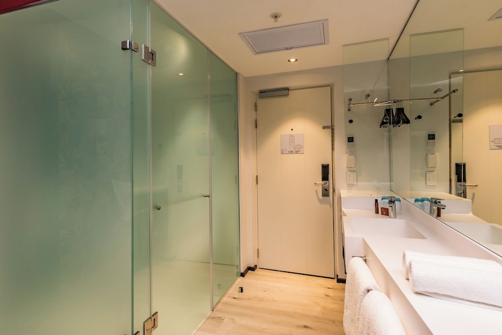 Standard Twin Room - Photo 7