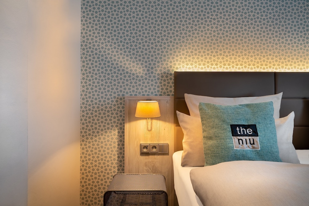 Premium Room, Multiple Beds thumbnail 6