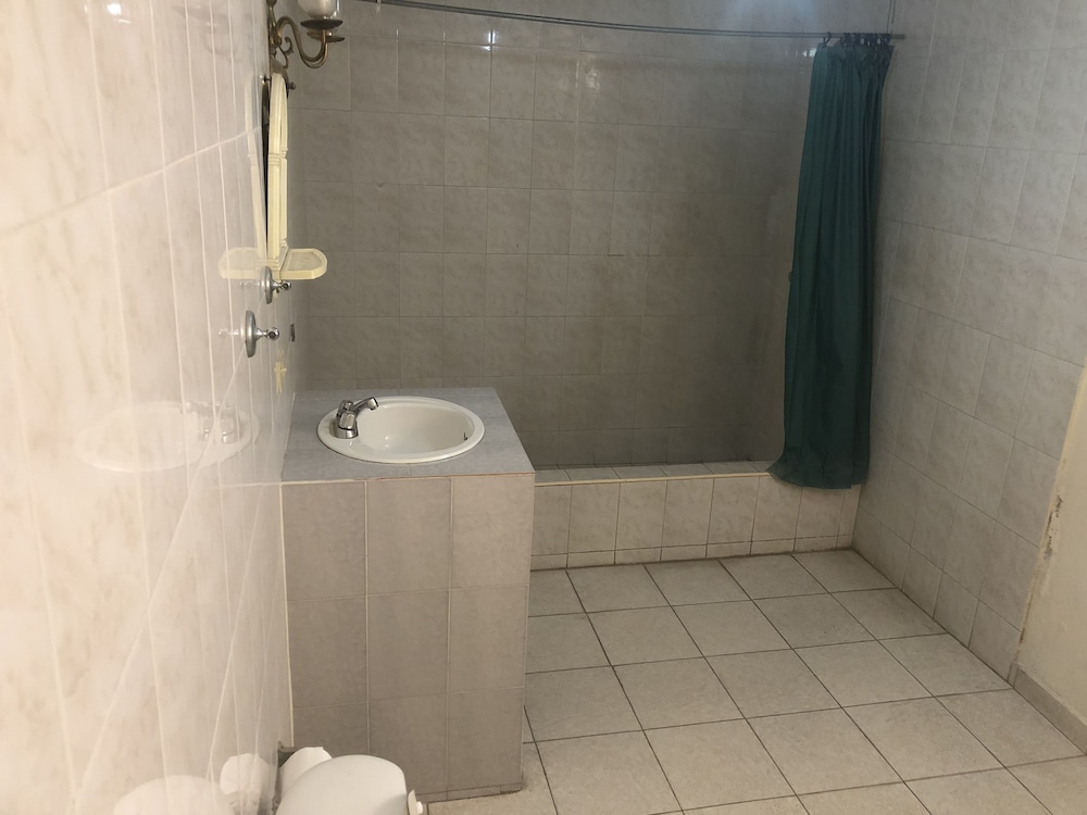 Deluxe Single Room, 1 Queen Bed photo 2
