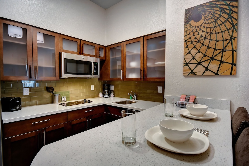 Suite, 1 Bedroom, Accessible, Kitchen (Communication Accessible) - Photo 3