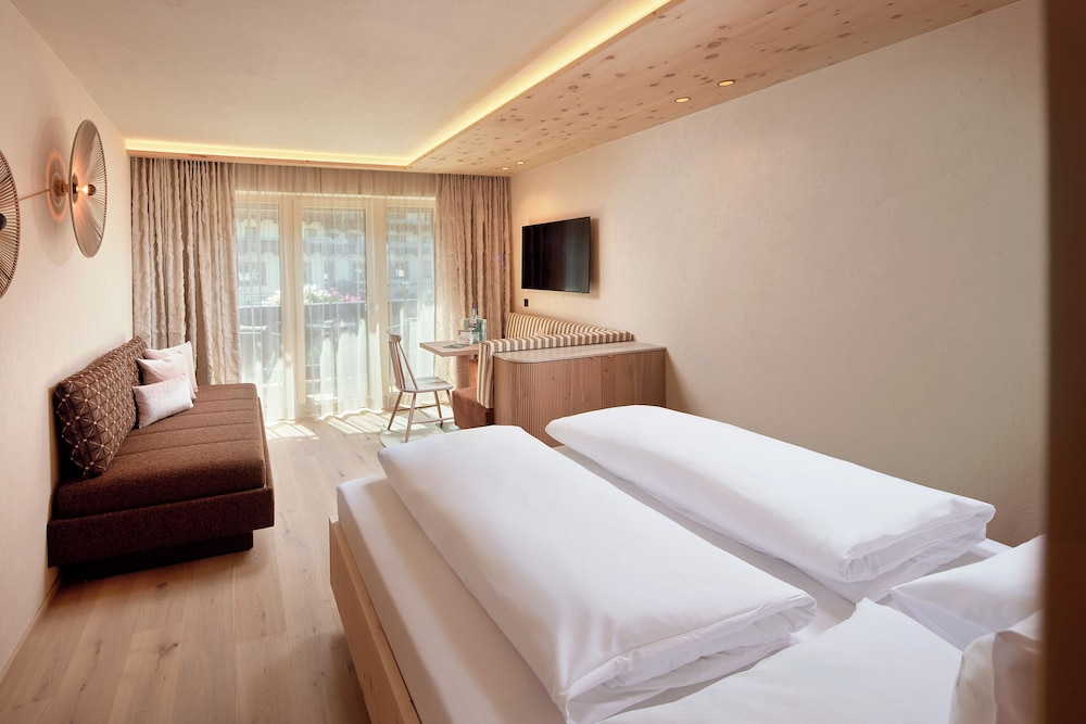 Junior Suite Swiss stone pine photo 2