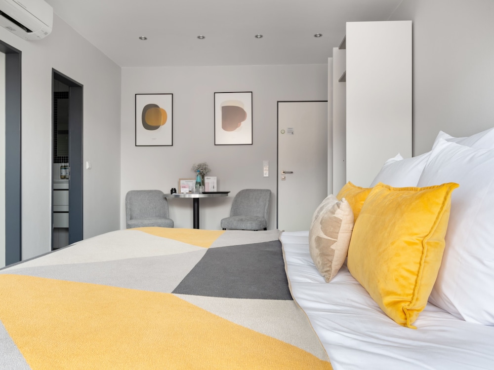 Medium Studio, Kitchenette, Balcony - Photo 7