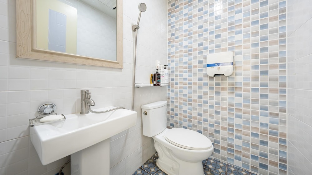 Basic Room, 1 Bedroom (406 (mountain view)) photo 2