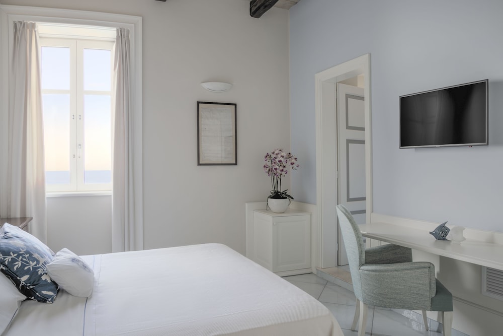 Deluxe Double Room, 1 Queen Bed, Sea View photo 1