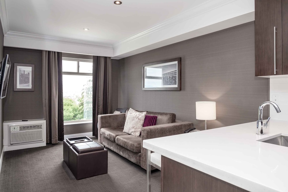 Standard Suite, 1 King Bed with Sofa bed, Kitchen, City View photo 2