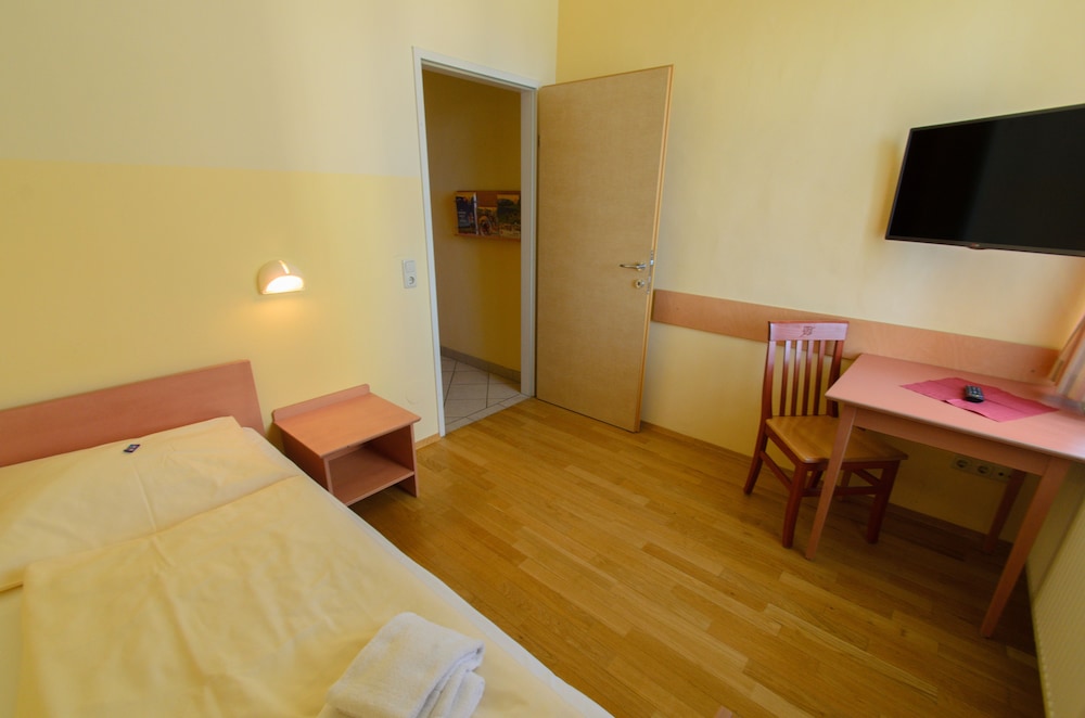 Single Room photo 3
