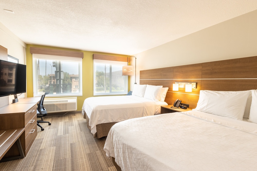 Standard Room, 2 Queen Beds, Accessible (Roll in Shower) - Photo 4