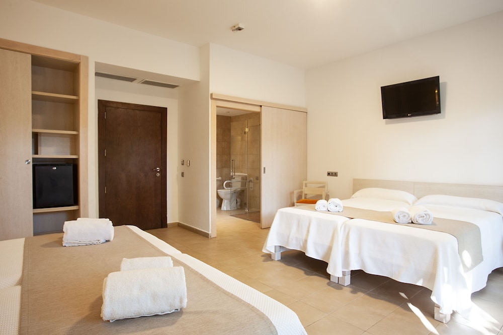Quadruple Room, Balcony - Photo 15