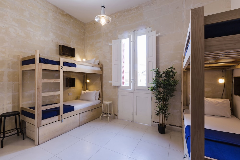 Bed in 4 Bed Dorm Ensuite with View_Superior photo 2