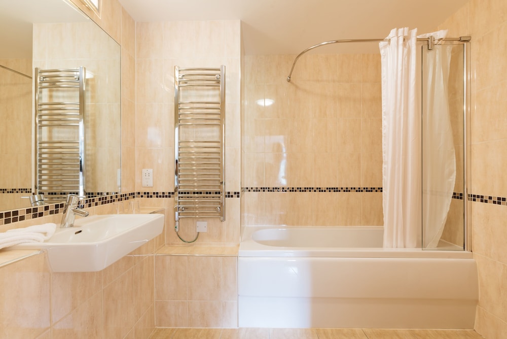 Deluxe Double or Twin Room - Photo 7