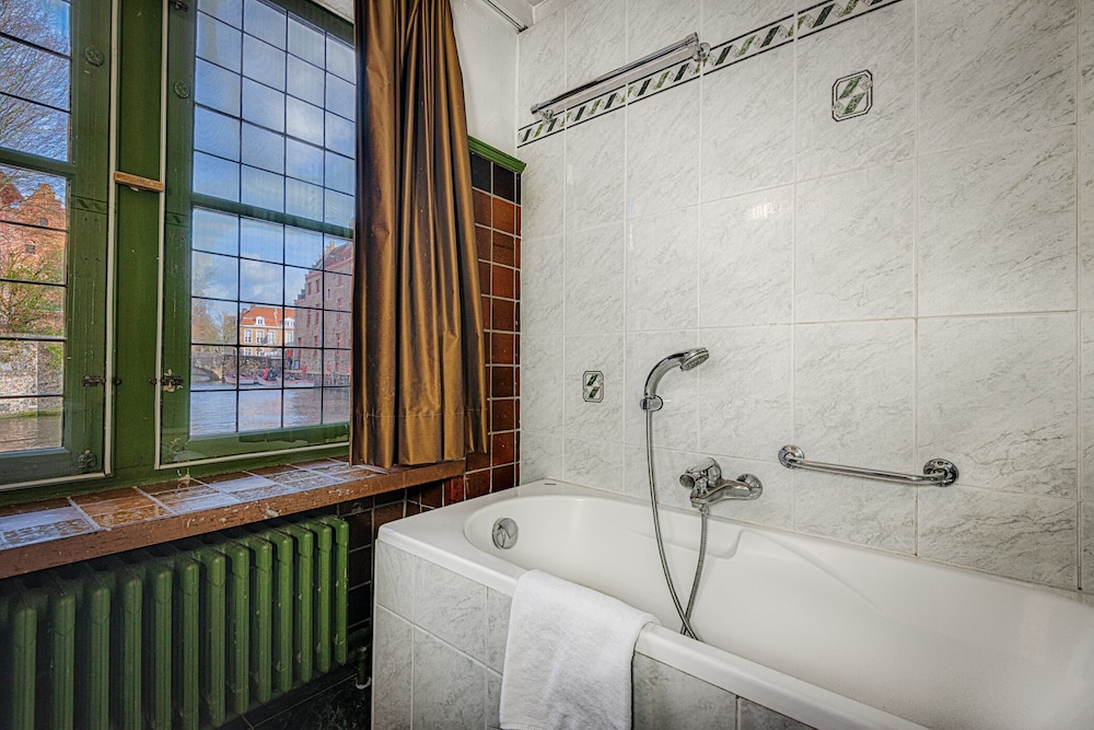 Basic Double or Twin Room, Canal View - Photo 20