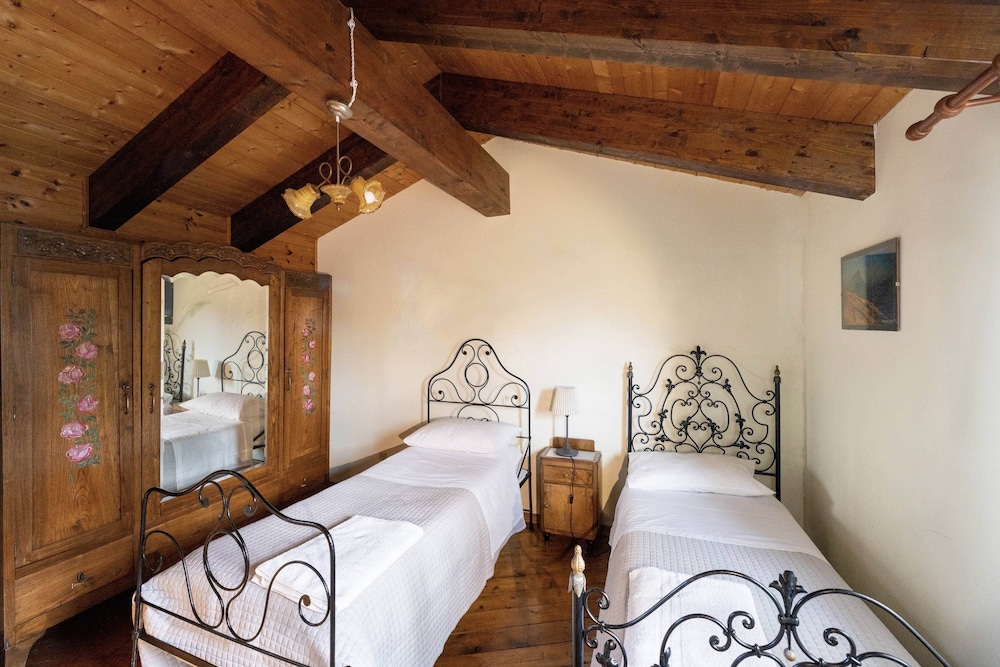 Classic Studio Suite, Hill View photo 2