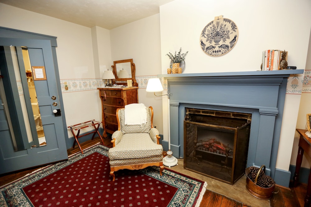 Room, Private Bathroom (Pineapple Queen Room) photo 2