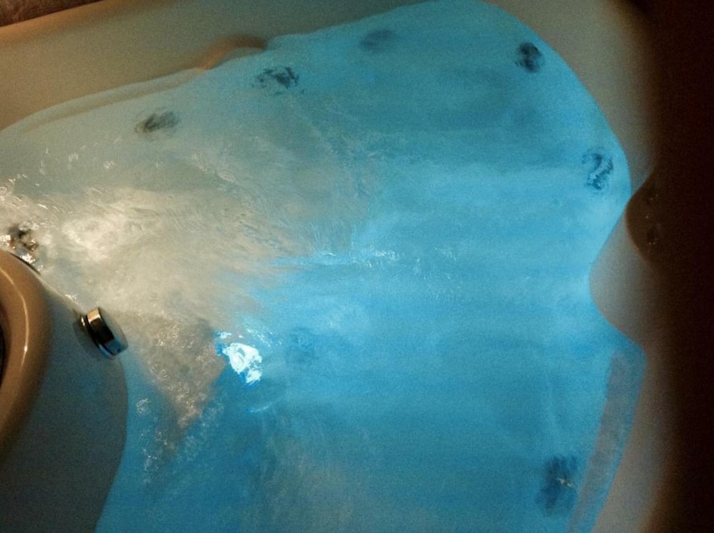 Romantic Suite, Jetted Tub photo 2