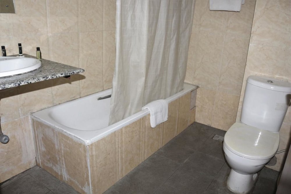 Business Suite, 1 Queen Bed photo 3