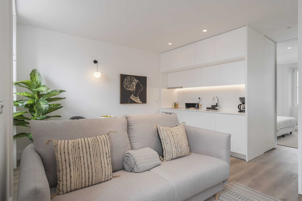 City Apartment, 1 Queen Bed with Sofa bed