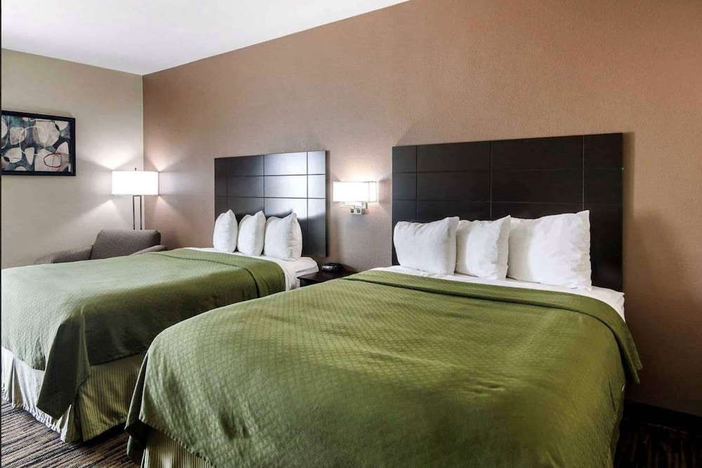 Room, 2 Queen Beds, Accessible, Non Smoking (Mobility,Tub w/Grab Bars) photo 3