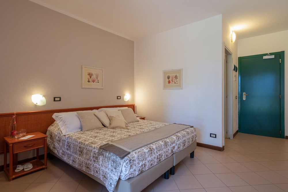 Superior Double Room (Beach Package) photo 2