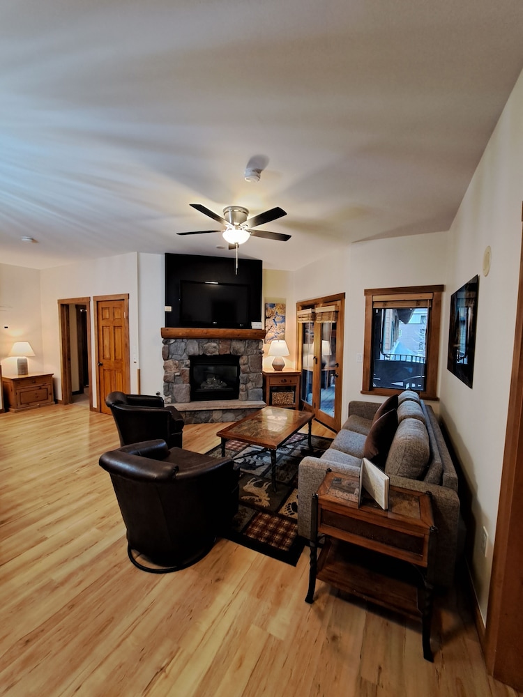 Condo, 2 Bedrooms
