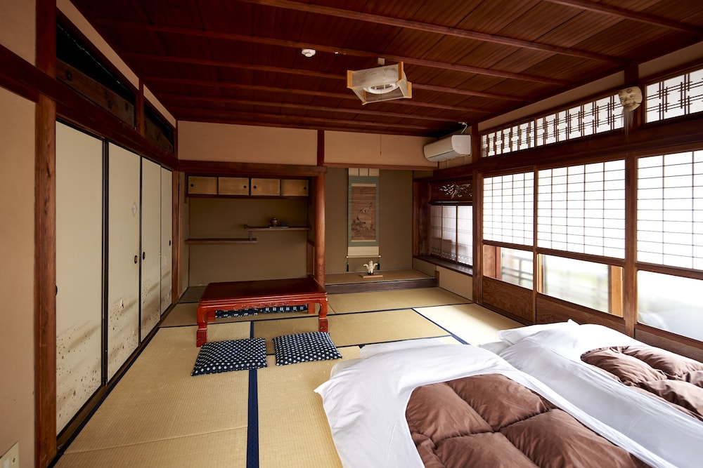 Japanese-style Room (accompanied by 1 Group) thumbnail 5