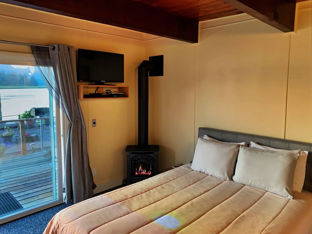 8. Sunset Room (No Pets) Jetted Tub