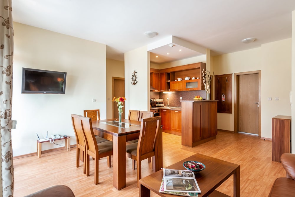 Apartment, 2 Bedrooms, Park View photo 2