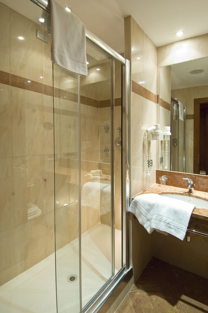 Superior Suite - Photo 5