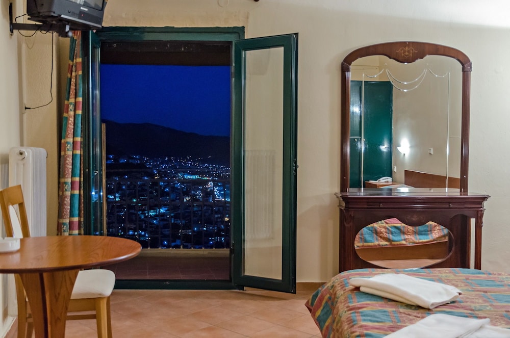 Standard Triple Room photo 2