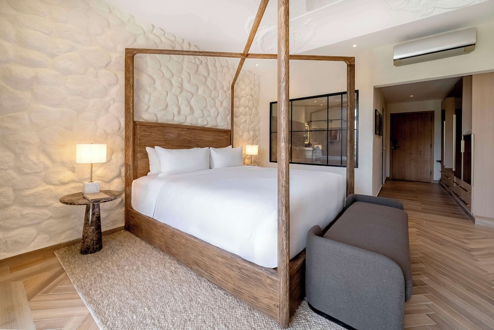 Suite, 1 King Bed