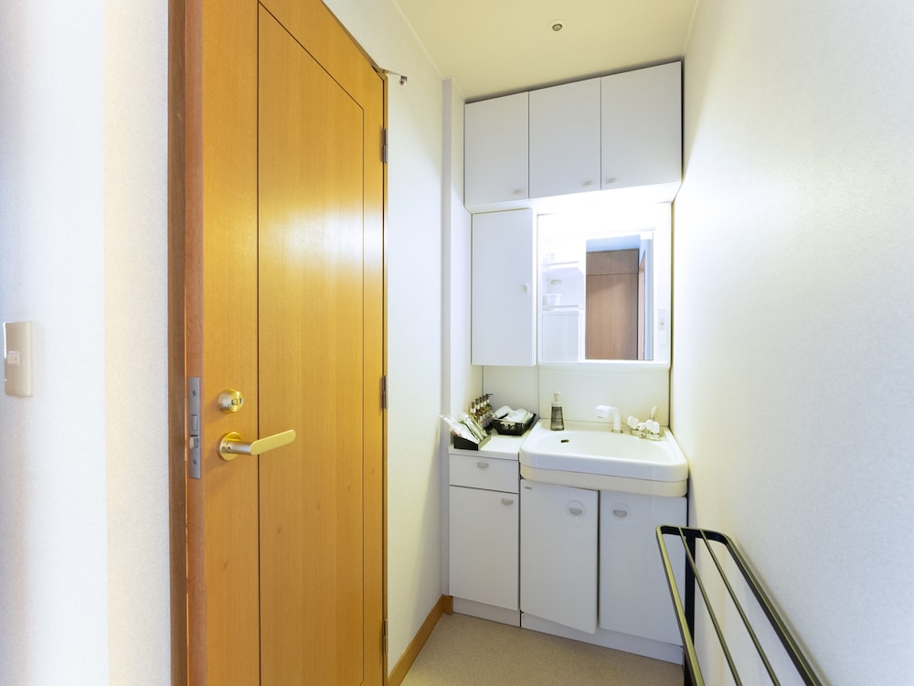 Modern Western Style Room - Photo 4