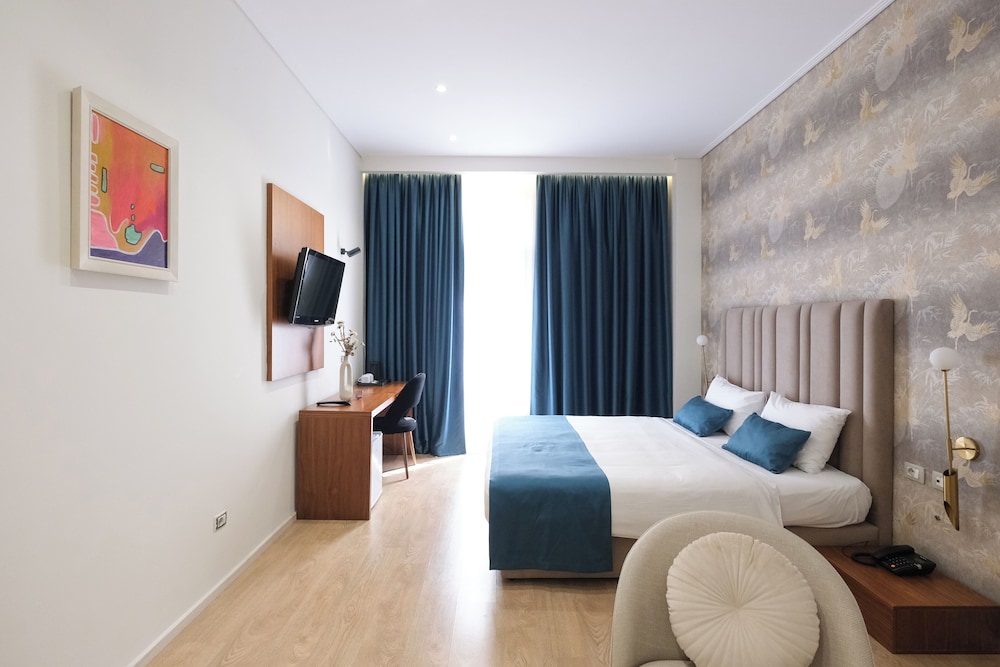 Family Quadruple Room, 1 King Bed with Sofa bed, Non Smoking, City View photo 2