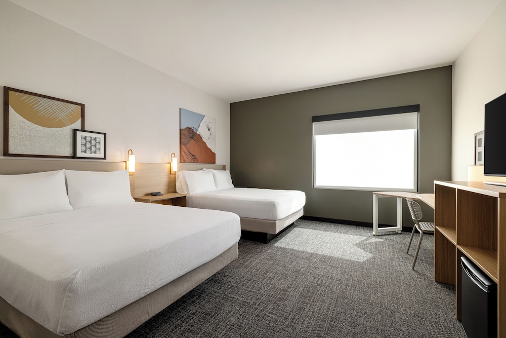 Room, 2 Queen Beds, Roll-in Shower (Mobility & Hearing)