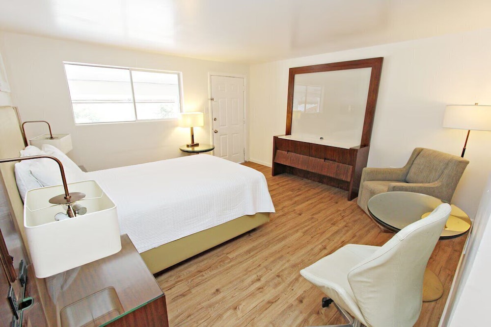 Room, 2 Queen Beds - Photo 2
