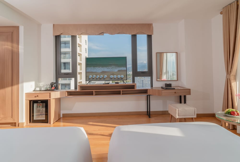 Deluxe Twin Room, City View - Photo 4