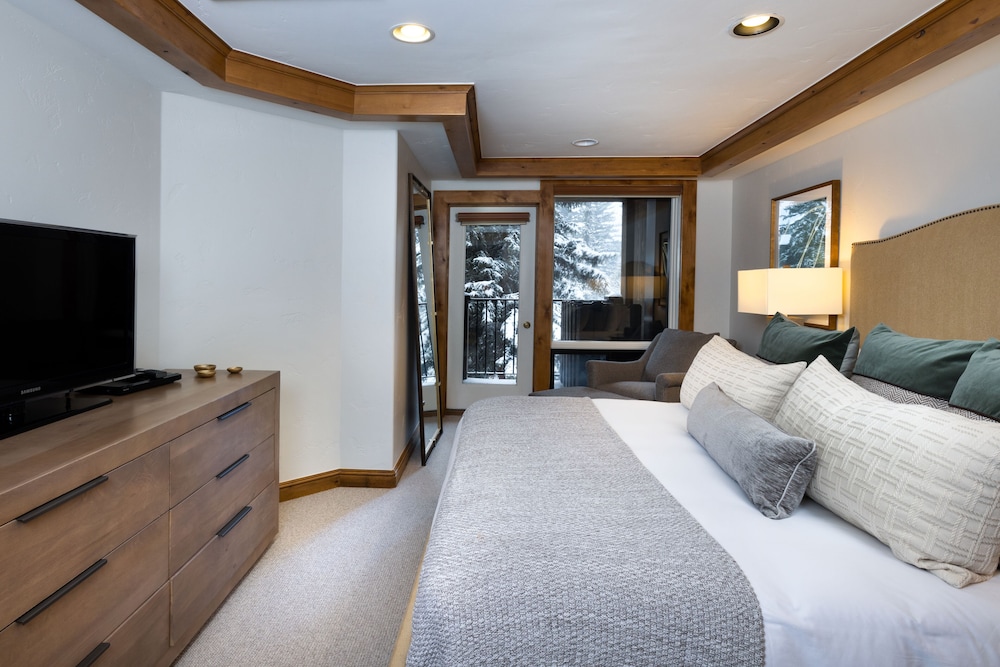 Two Bedroom Slopeside Condo (No Pets)