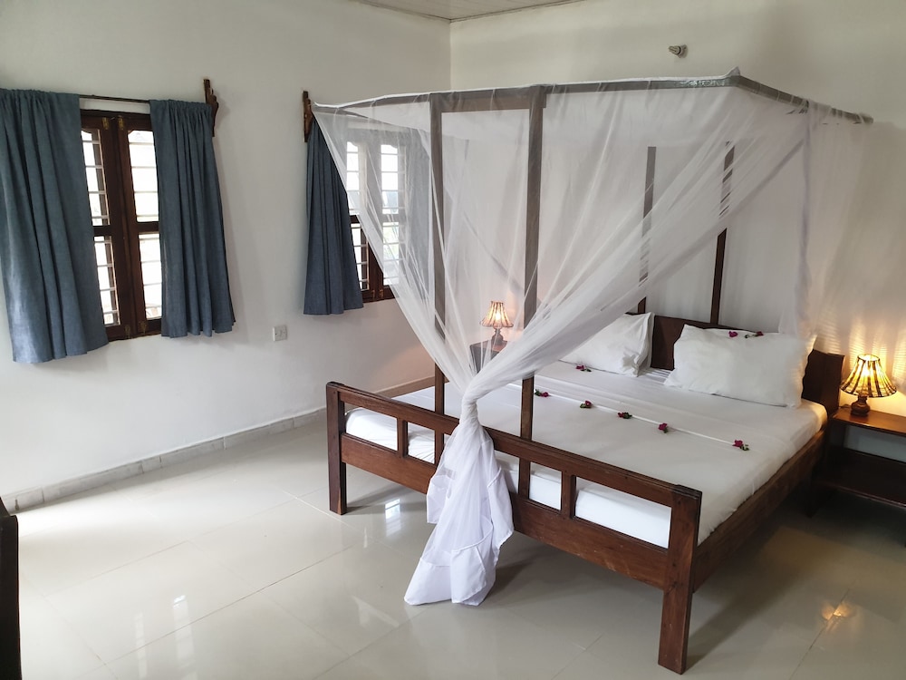 Standard Double Or Twin Room - Photo 9