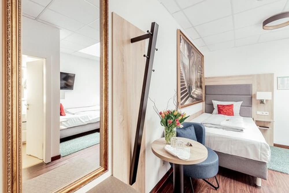 Standard Twin Room photo 2