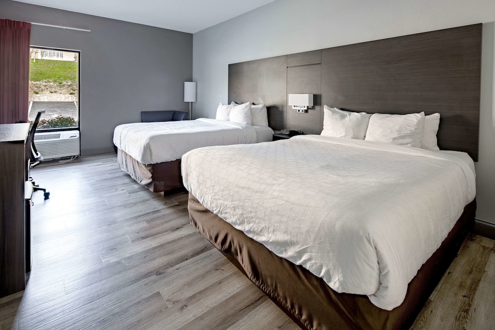 Room, 2 Queen Beds - Photo 2