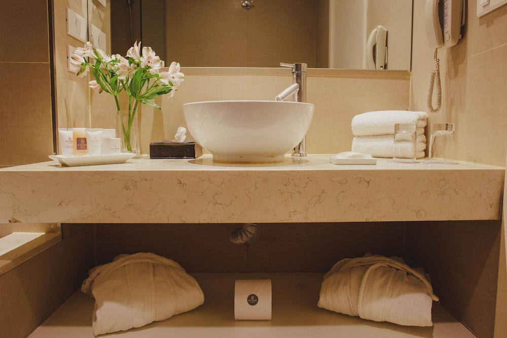 Premium Room, 2 Twin Beds - Photo 4