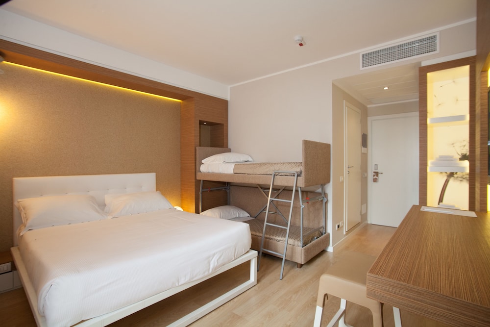 Comfort Quadruple Room, Balcony